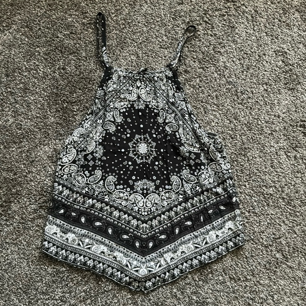 No Boundaries Black Paisley Adjustable Halter Bandana Top Size Medium